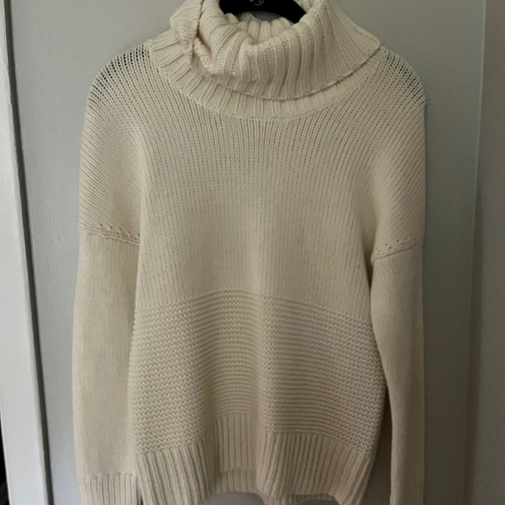 GAP turtleneck sweater S